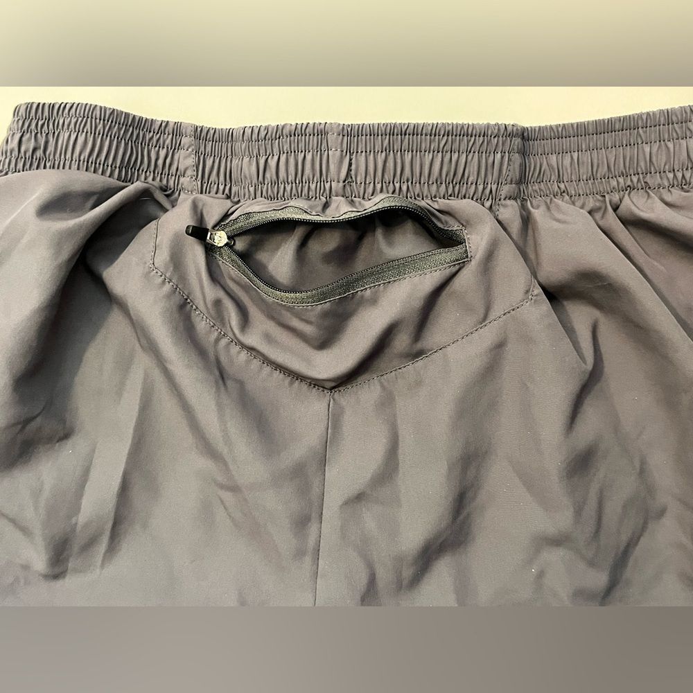 Champion C9 Women’s Gray Athletic Shorts with Back Zipper Pocket & Inner Layer - Picture 10 of 14